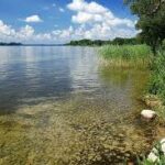 Будьте осторожны, не купайтесь в незнакомых водоемах.